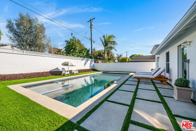 Building Photo - 134 La Plata