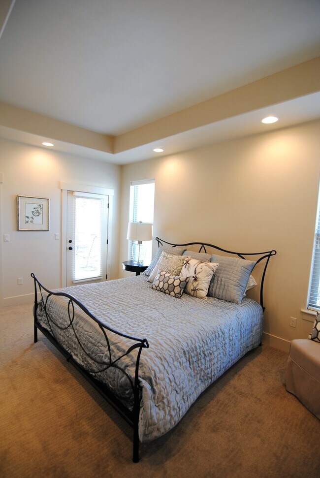 Building Photo - 1712/1714 Danny Boy Ln. Duplex