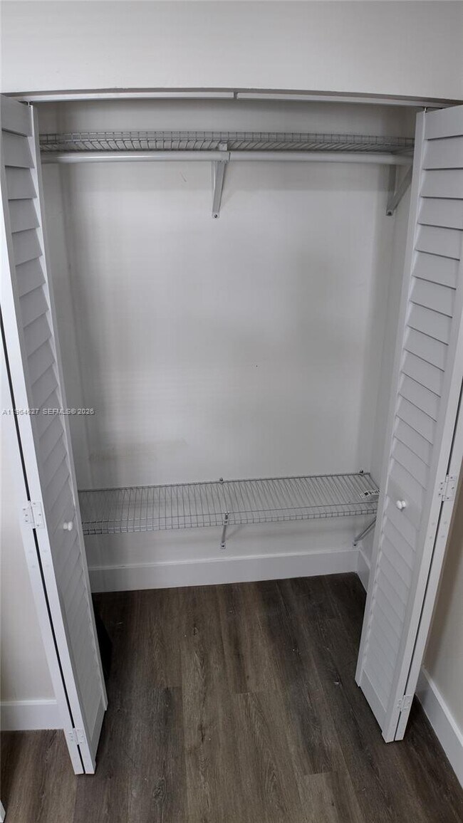 Building Photo - 5400 W 21st Ct