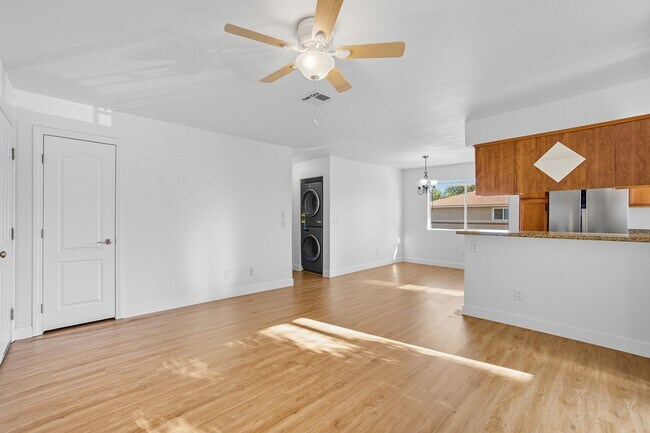 Building Photo - Stylish Summerlin-Area 2 Bedroom Condo wit...