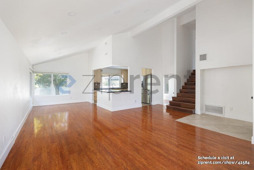 Building Photo - 13894 Paseo Zaldivar