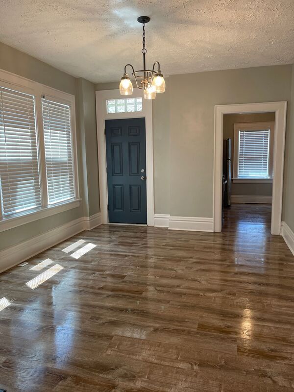 Building Photo - 931-933 E. Whittier Street