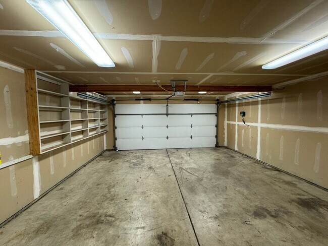 Building Photo - BONUS RENT SPECIAL! Backyard Oasis: 3 Bedroom 2 Bath House Available!