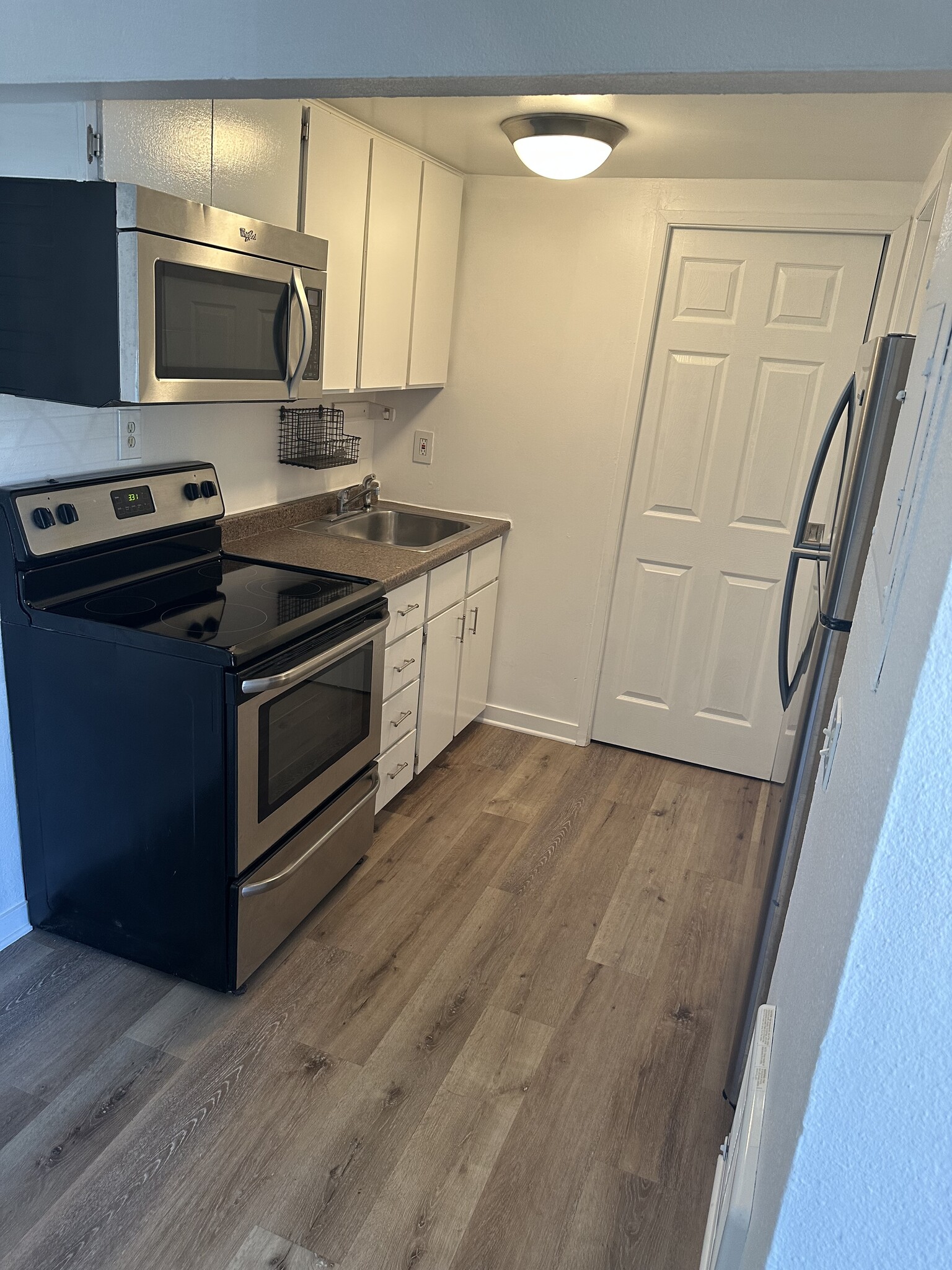 Building Photo - 8323 SE 62nd Ave