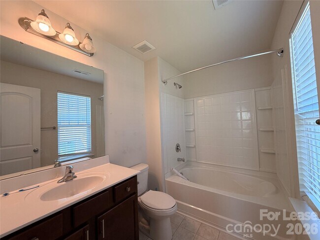 Building Photo - 9330 Grand Valley Dr