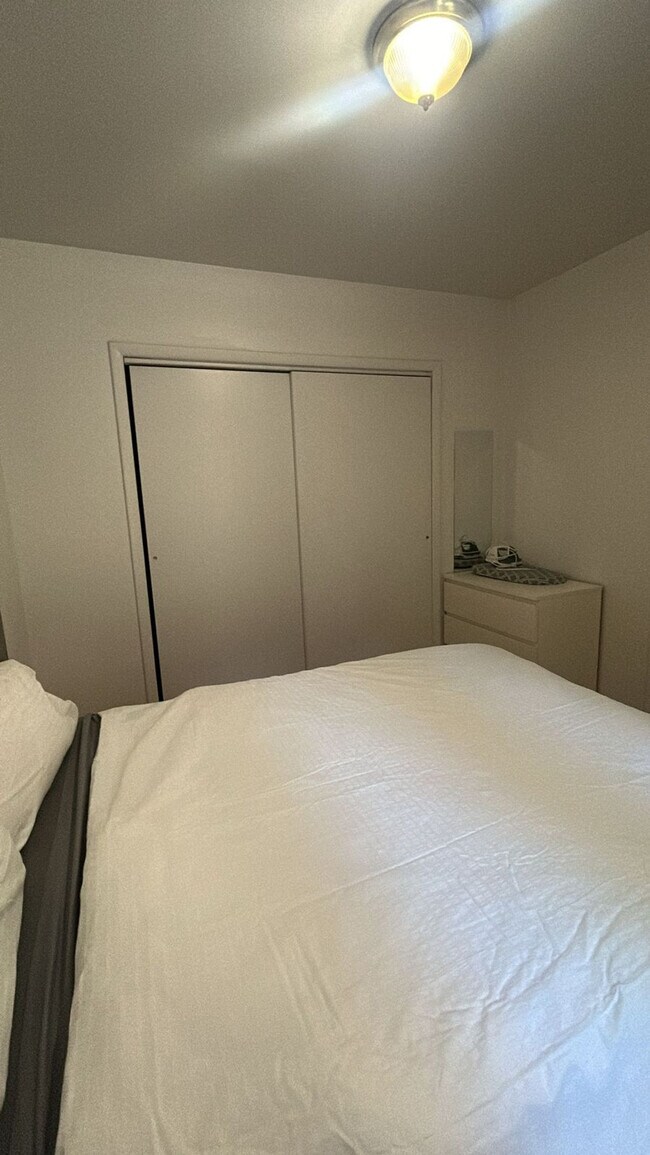 Building Photo - 312 E 93rd St