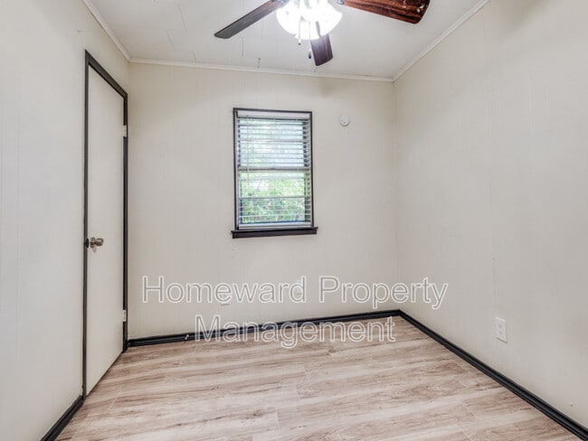 Building Photo - 9311 Oakland Dr