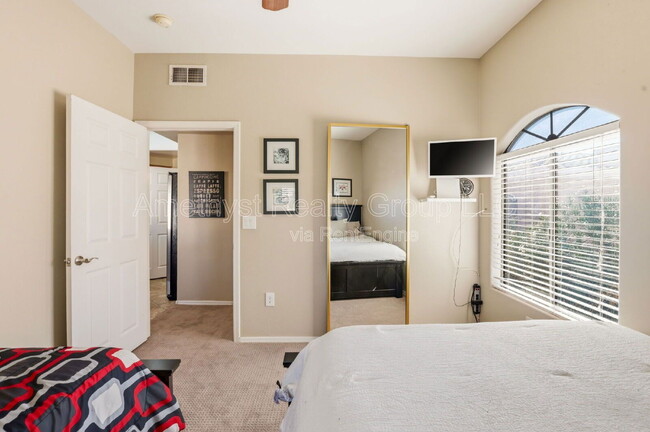 Building Photo - 10030 W Indian School Rd