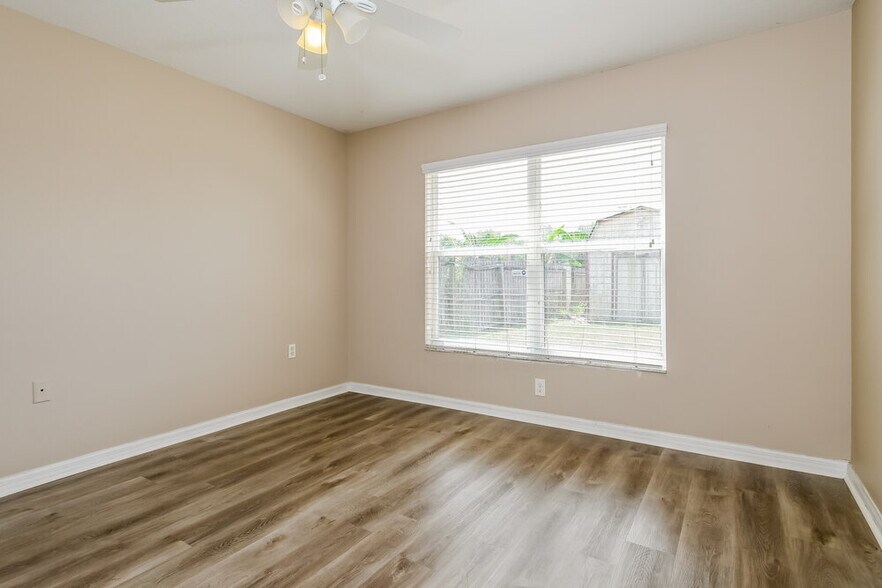 Building Photo - 1940 Villa Angelo Blvd