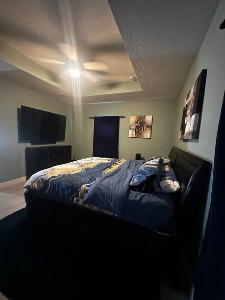 Building Photo - 8640 Rockland Dr