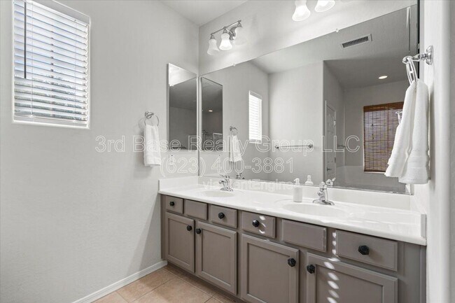 Building Photo - 21072 W Maiden Ln