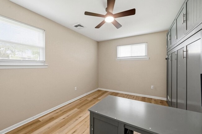 Building Photo - 114 Grandview Ave