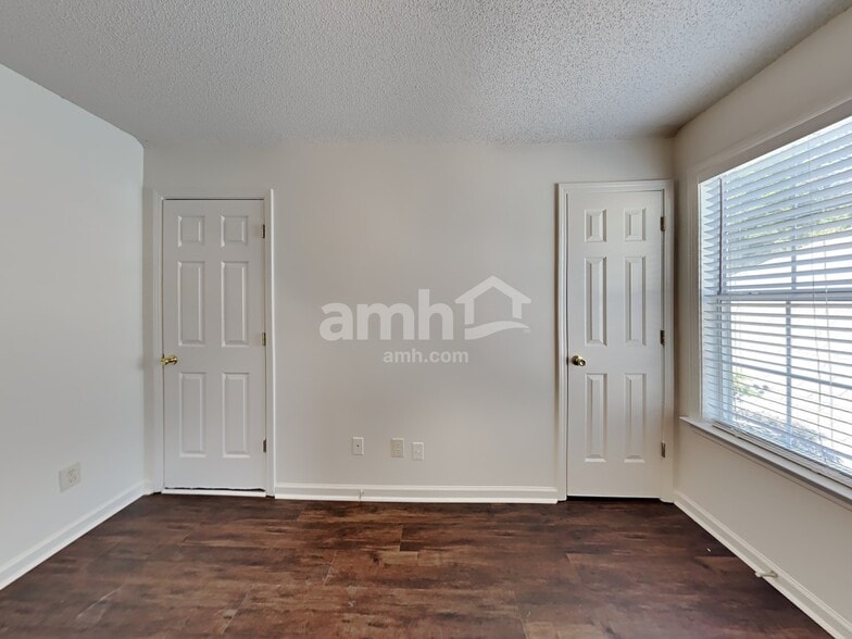 Building Photo - 6889 Show Boat Ln