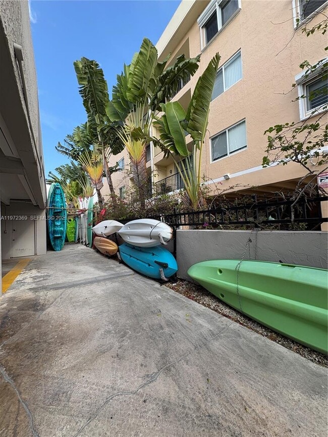 Building Photo - 2500 NE 135th St