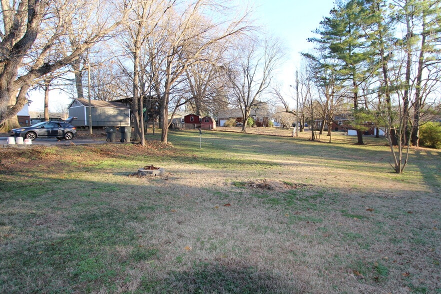 Building Photo - 2313 Ingleside Dr