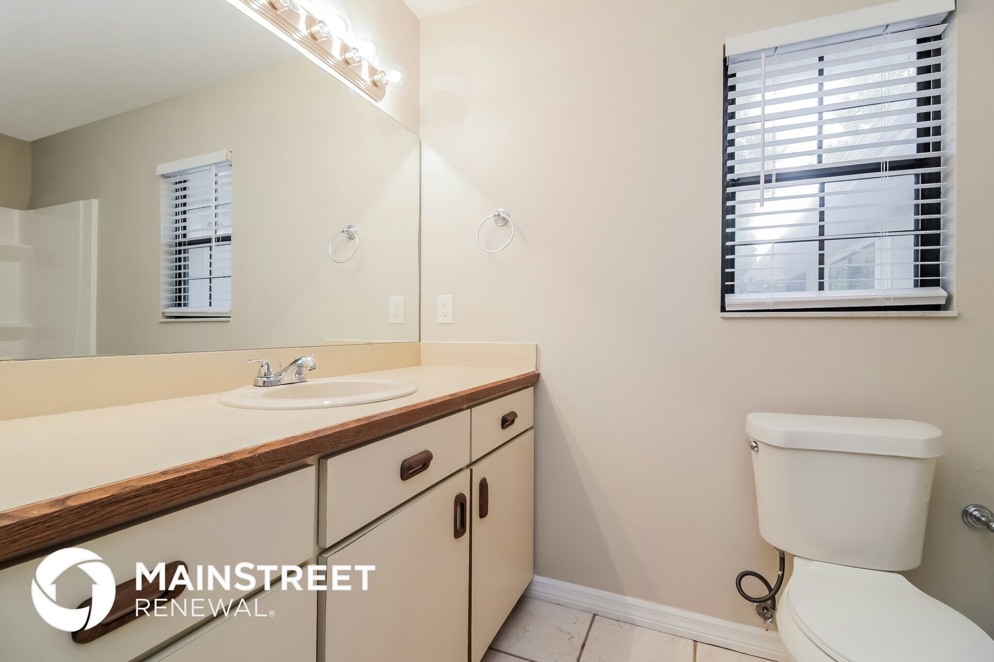 Building Photo - 136 E Grace St