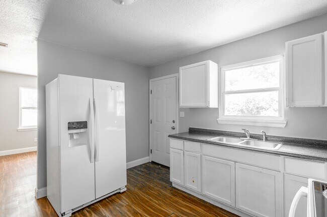 Building Photo - 6303 Walden Ave