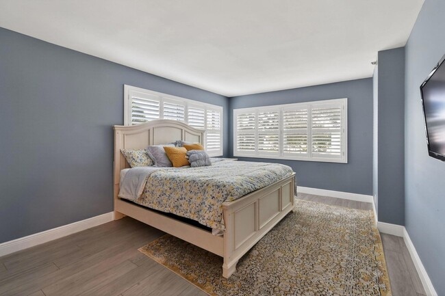 Building Photo - 372 Golfview Rd