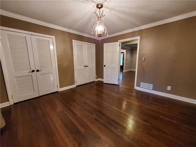 Building Photo - 4615 Mystic Dr NE