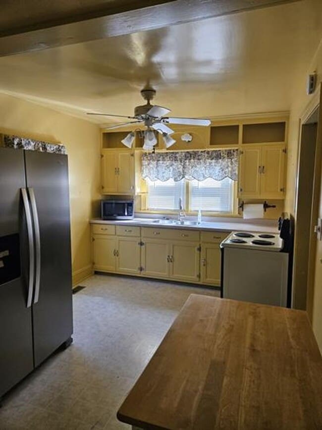 Building Photo - ***Coming Soon – Charming 2 Bed / 2 Bath Home in Bristol***