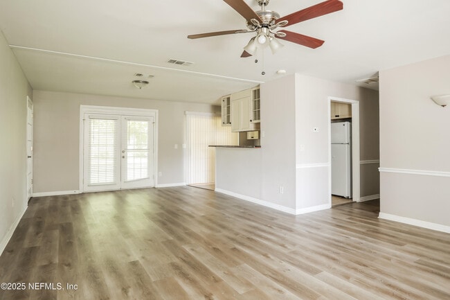 Building Photo - 2412 Stonehaven Ct W