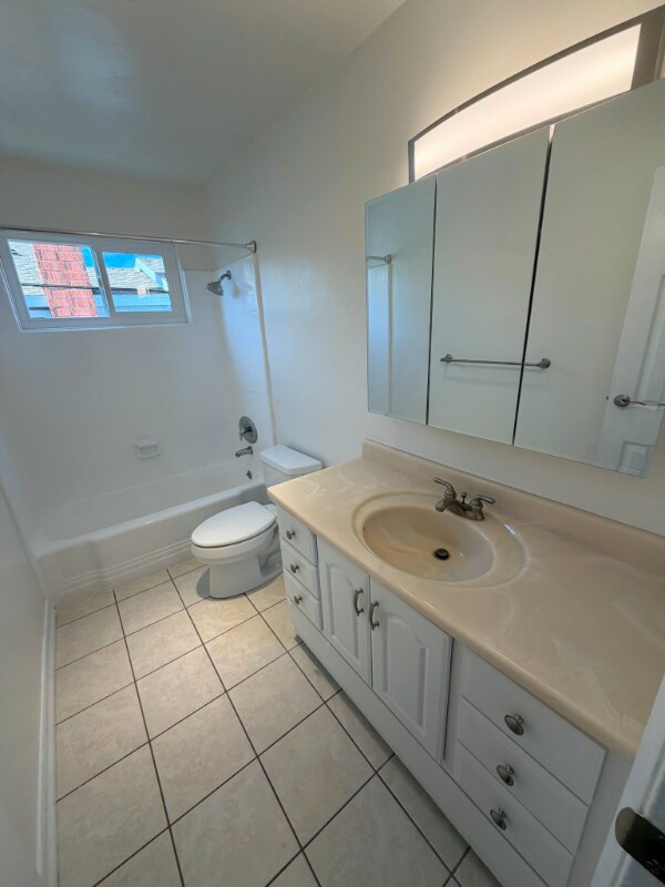 Building Photo - 931 W 19th St