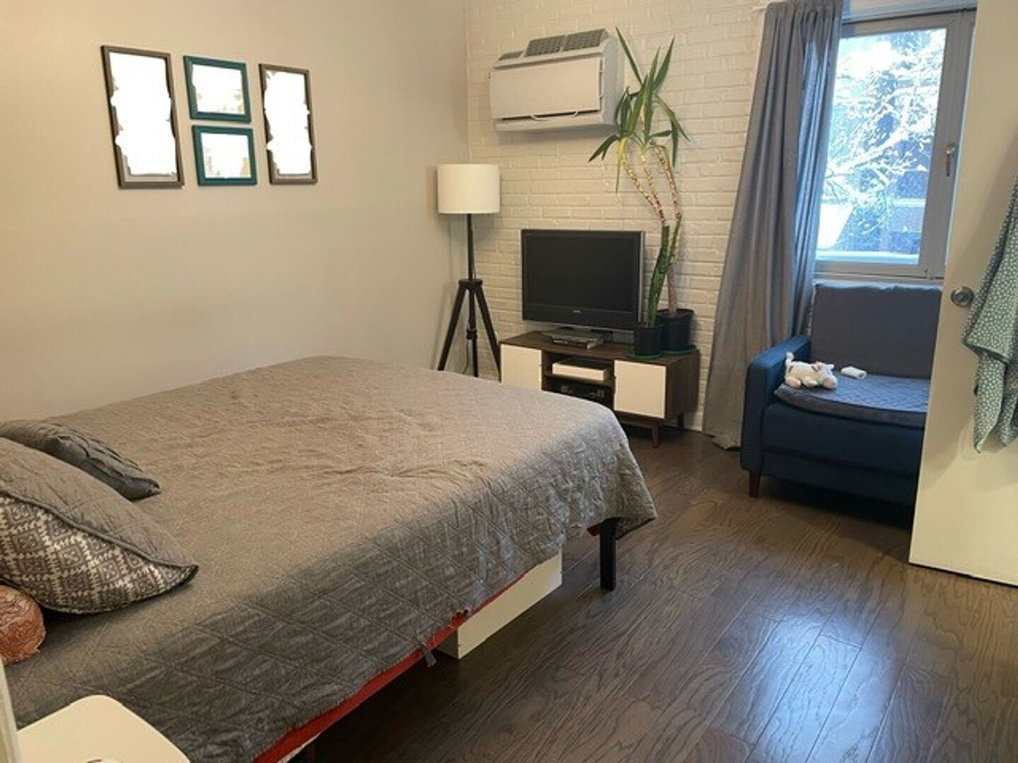 Building Photo - 665 W Melrose St