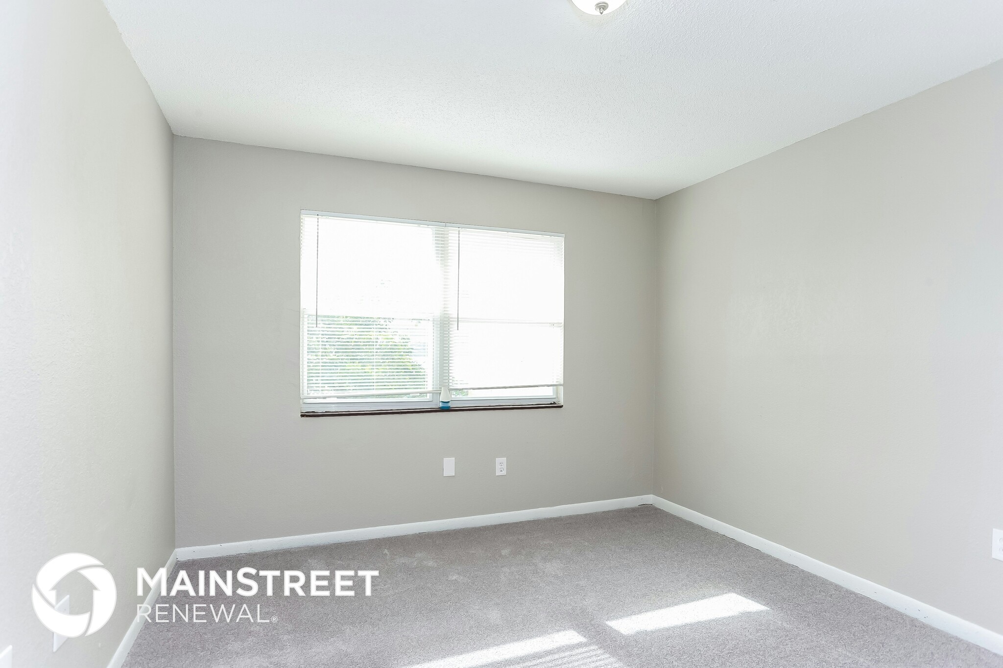 Building Photo - 2065 Loma Linda Way N