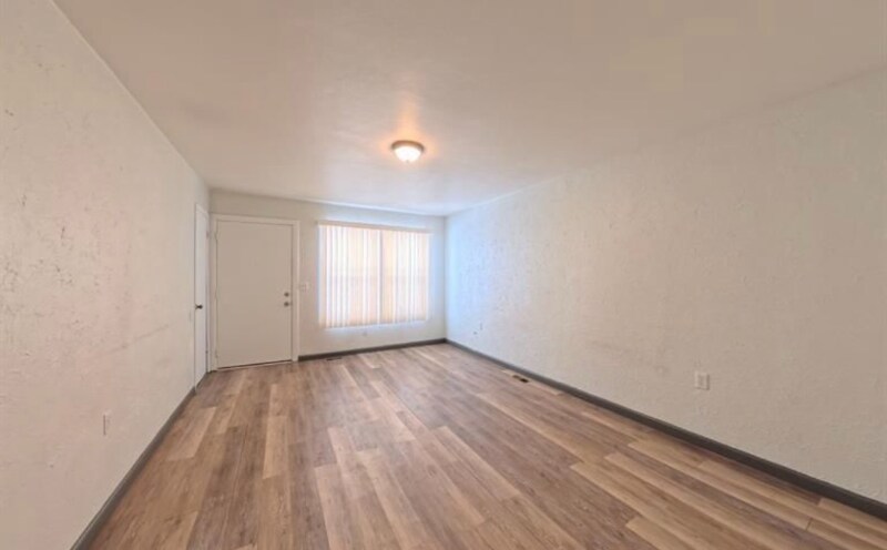 Building Photo - 2603-2605 Eastview Dr