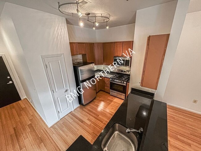 Building Photo - 309 Holland Ln