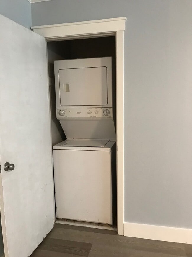 Building Photo - 117W-117 Wentworth Street