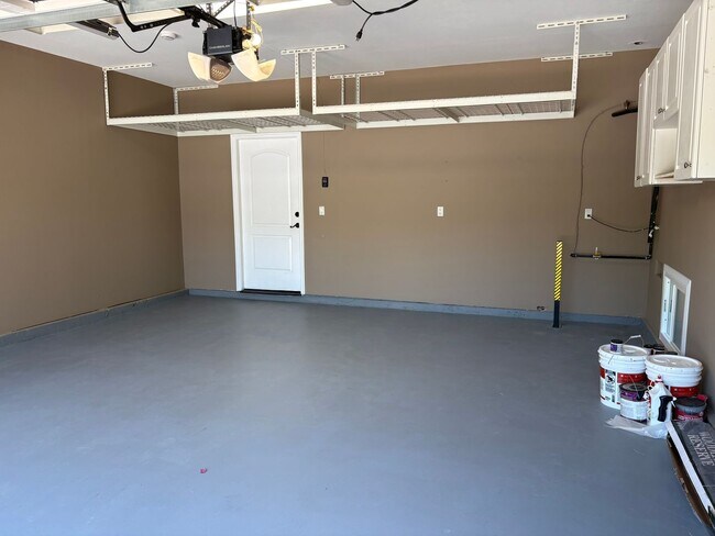 Building Photo - Spectacular-Remodeled 4-Bedroom Home with Pool, Spa, + 600 sqft Bonus Space in lovely Sylmar neig...