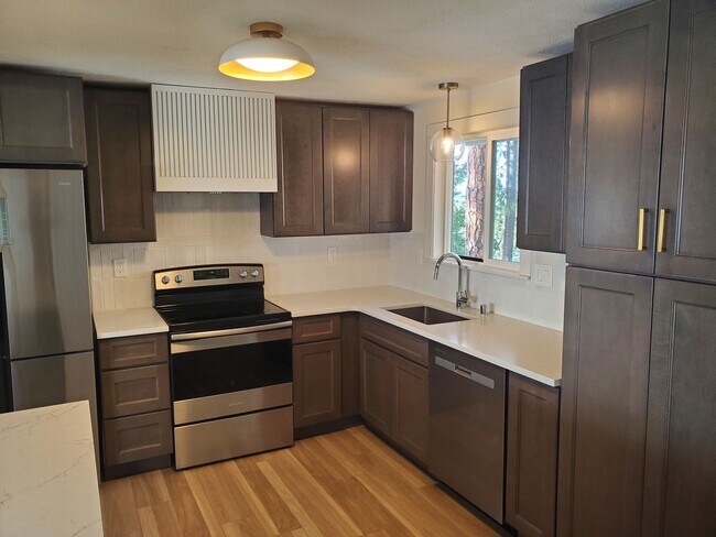 Building Photo - Beautiful 4BR/2BA South Spokane Home