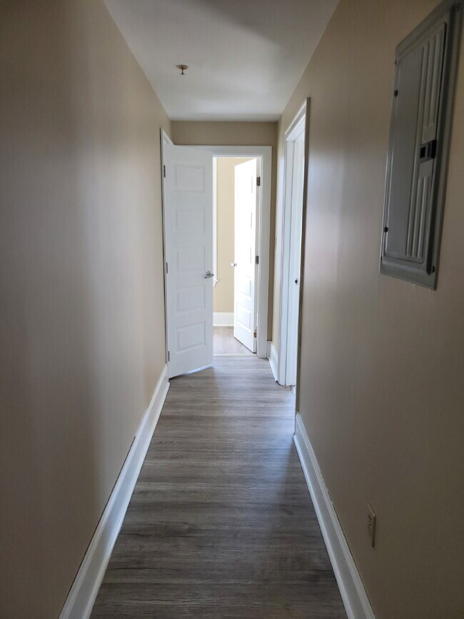 Building Photo - Bright Two Bedroom Apartment on Penn Ave., Wilkinsburg