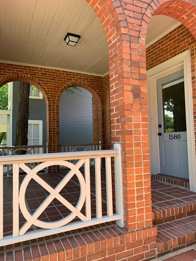 Building Photo - 1580 Oglethorpe St