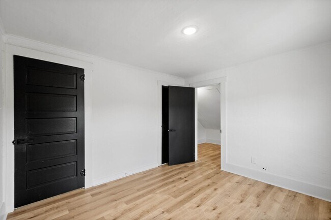 Building Photo - READY FOR MOVE IN! FULLY RENOVATED 2-BEDRO...