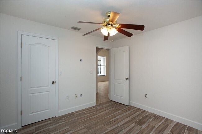 Building Photo - 2110 SW 38th Terrace
