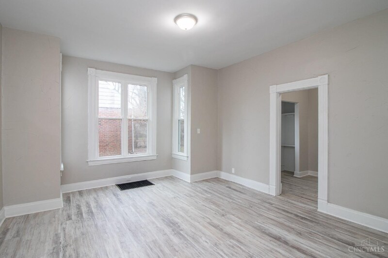 Building Photo - 723 Considine Ave