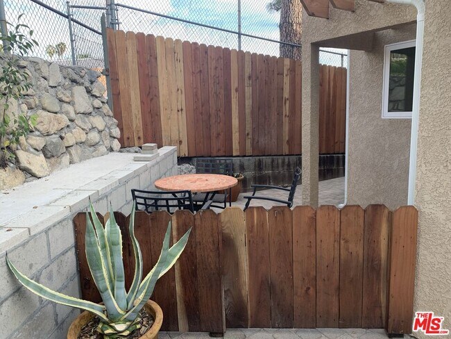 Building Photo - 2700 Los Olivos Ln