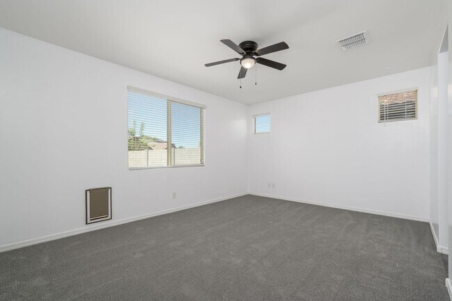 Building Photo - 8536 S 40th Glen