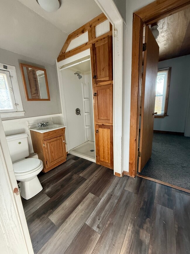 Building Photo - 320 9th Ave N