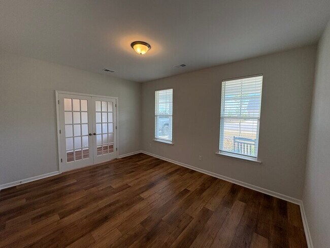 Building Photo - 153 Brockway Dr