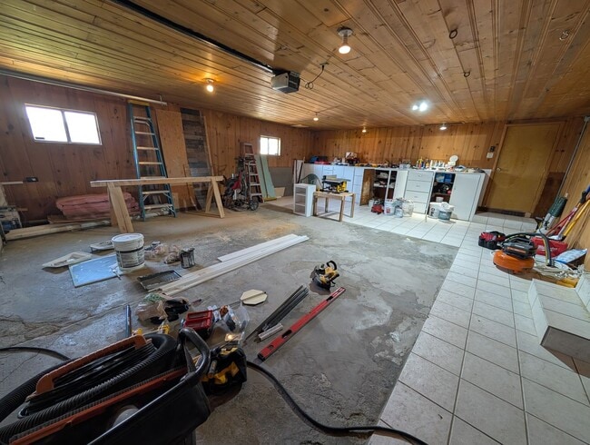 Building Photo - Huge Orchards House - Beautiful Updates