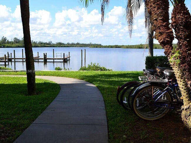 Building Photo - 5151 Jimmy Buffett Mem Hwy