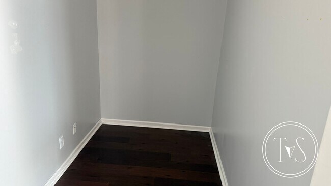 Building Photo - RATE DROP ALERT (was $3200/month)!