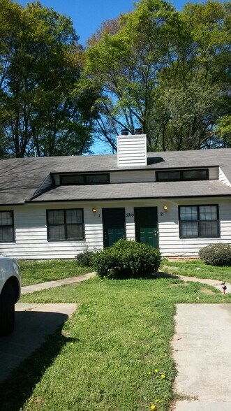 Building Photo - 5010 Hawthorne Ct