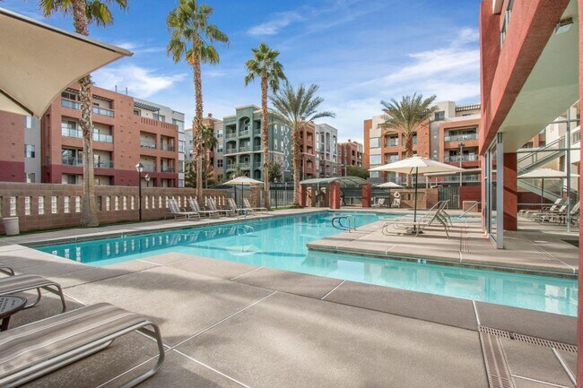 Building Photo - Beautifully Upgraded Park Avenue Condo Ava...