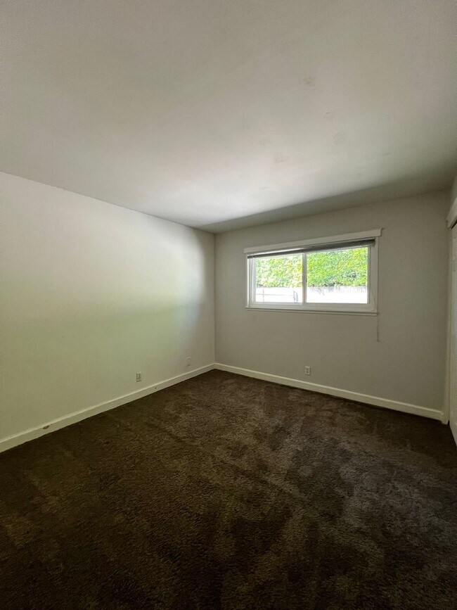 Building Photo - 3 Bed 2.5 Bath Fountain Valley Beauty Now Available