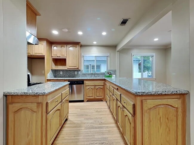 Building Photo - 4533 Albury Ave