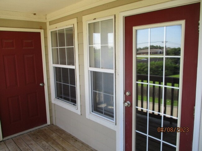 Building Photo - 913 Westridge Dr